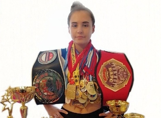 16-летняя волгоградка завоевала бронзу на первенстве континента по кикбоксингу